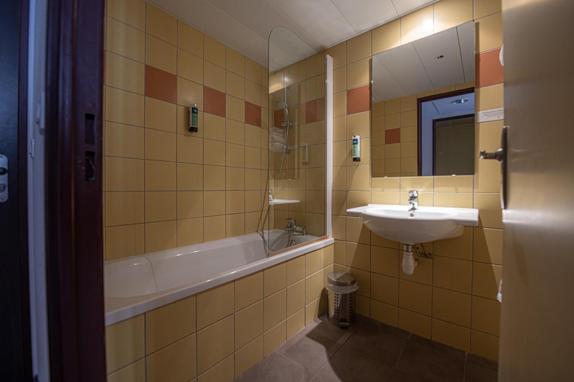 Logis Hotel Le Commerce Navarrenx Ngoại thất bức ảnh
